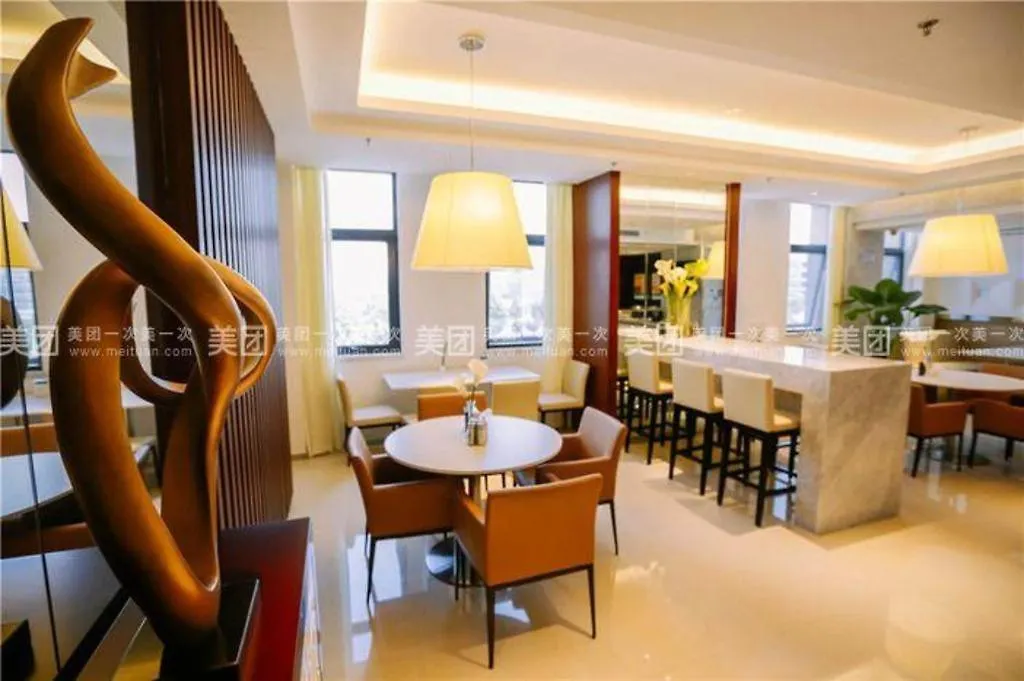 Jinjiang Select Luoyang Longmen Guanlin Train Station Branch Hotel 2*, Luoyang (Henan) Kina
